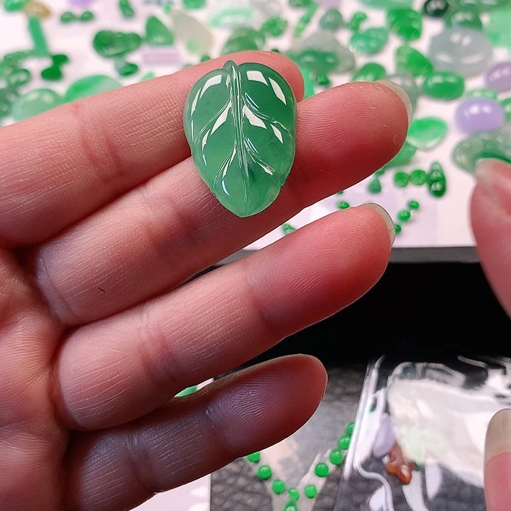 翡翠颈饰未镶嵌翡翠