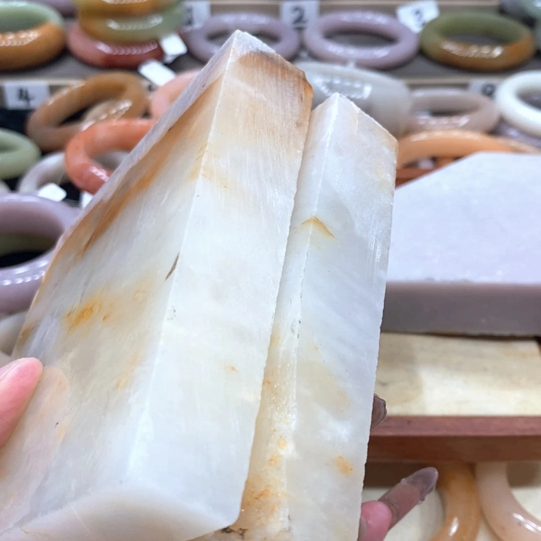 因***啊石英质玉未镶嵌手镯