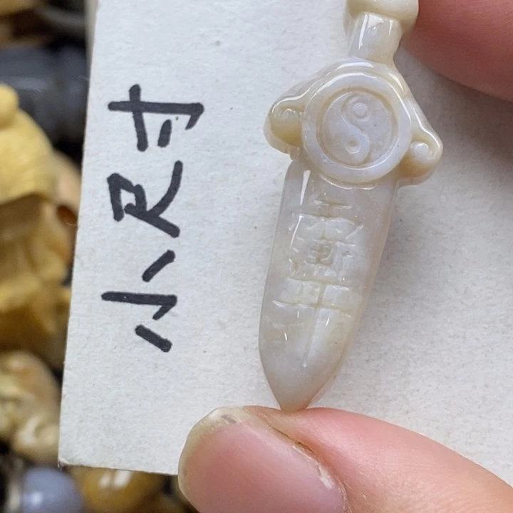 硅化珊瑚（珊瑚玉）未镶嵌颈饰