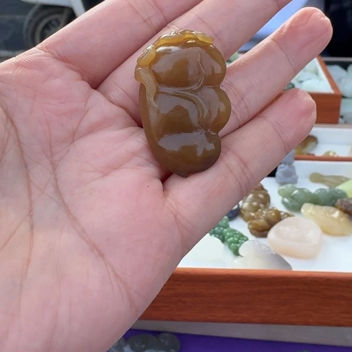 西***萄和田玉未镶嵌颈饰