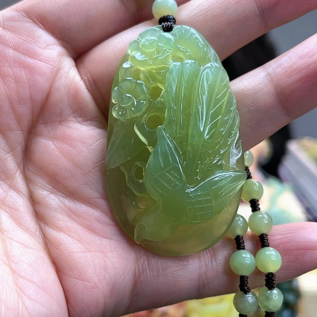 蛇纹石玉颈饰未镶嵌