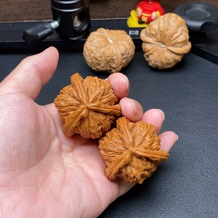 大***以文玩核桃把件白奔