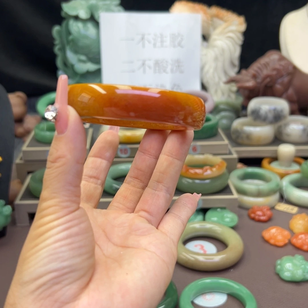未镶嵌手镯石英岩玉