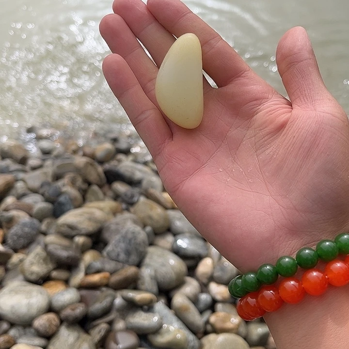 未镶嵌和田玉（糖玉）车挂