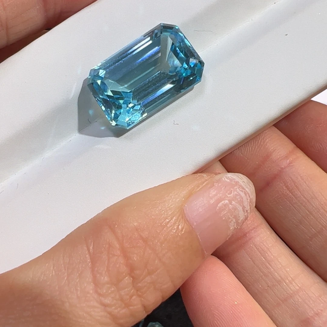 未镶嵌裸石托帕石20ct