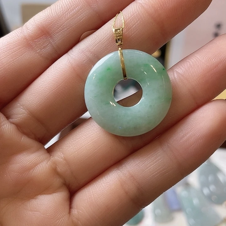 翡翠挂件18K金镶嵌平安扣