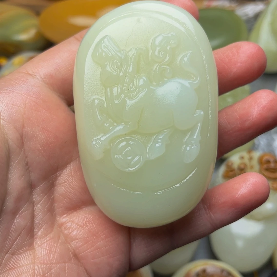 石材方解石手把件牛