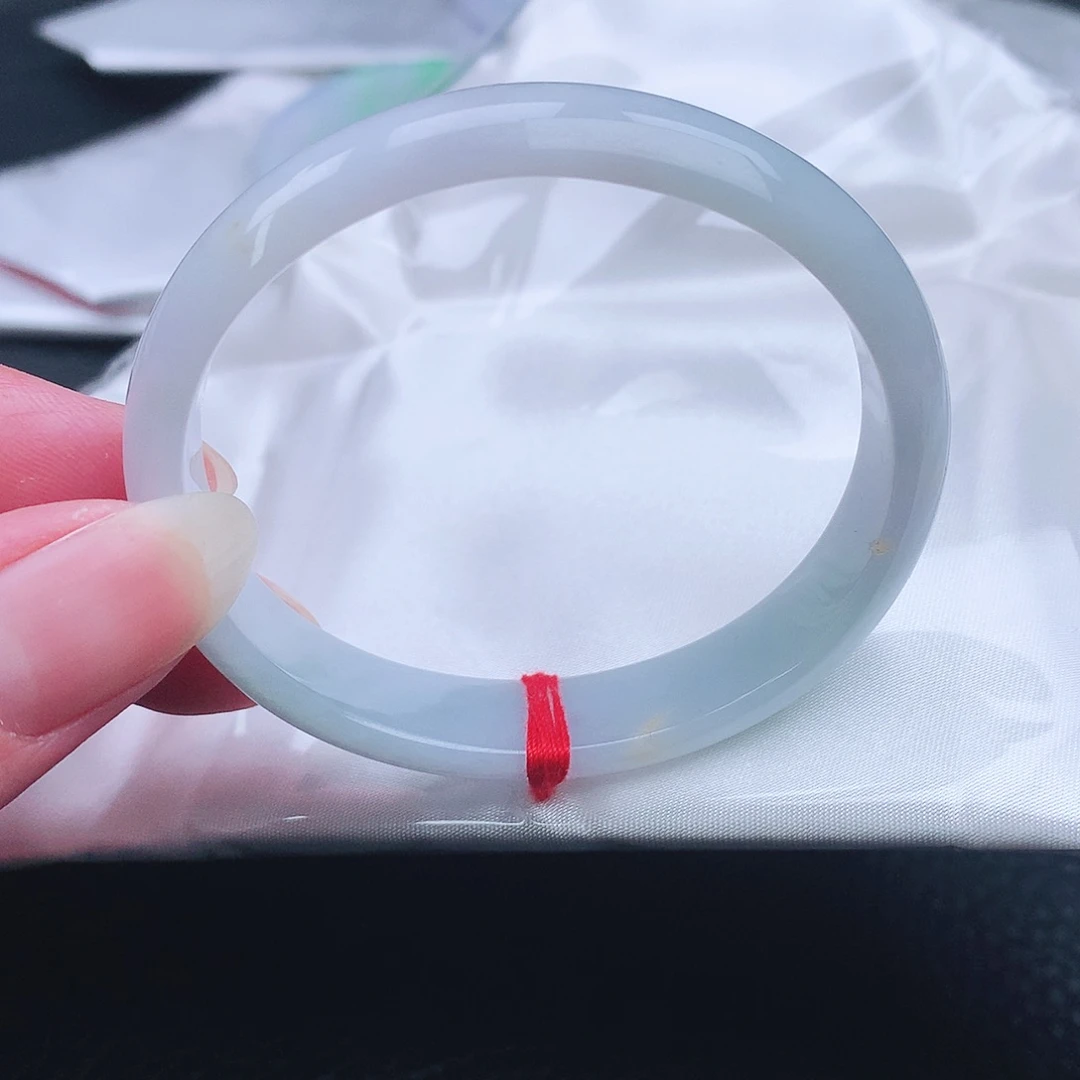 阿****翡翠未镶嵌手镯（贵妃镯）