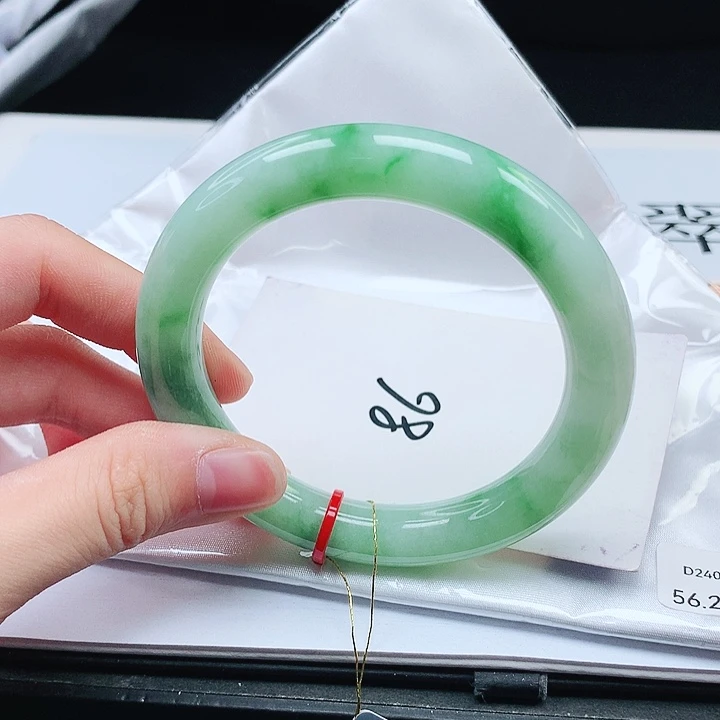 翡翠手镯（圆镯）未镶嵌缅甸天然a货手镯56+