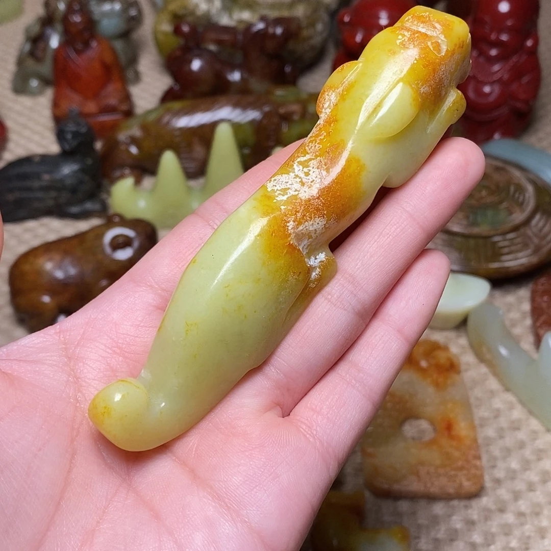 蛇纹石玉未镶嵌颈饰