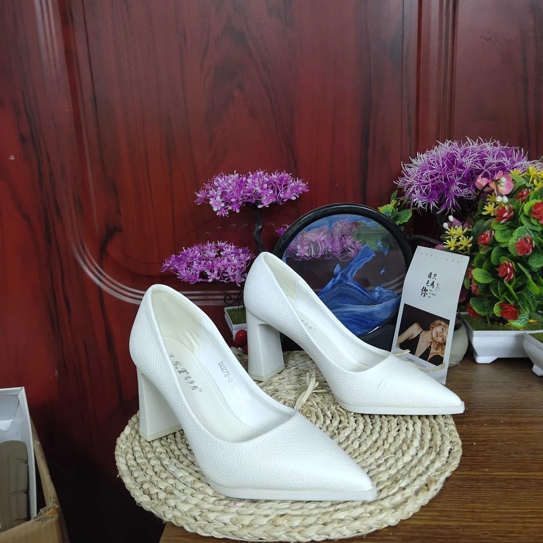 缘缘粗跟气质尖头女鞋2272 3，微瑕疵特价鞋，完美主义勿购