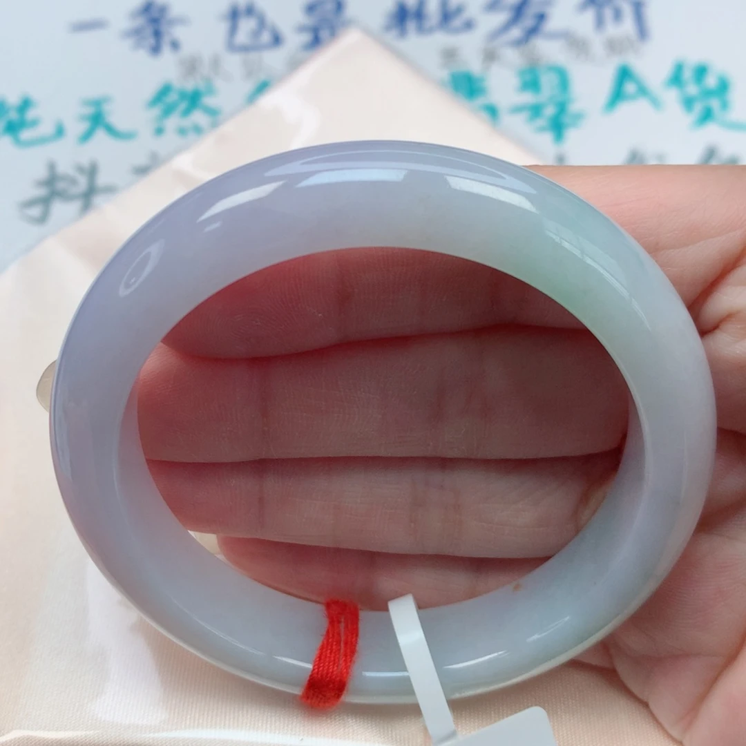 翡翠手镯未镶嵌56.3圈 粉底飘绿 细腻完整度高