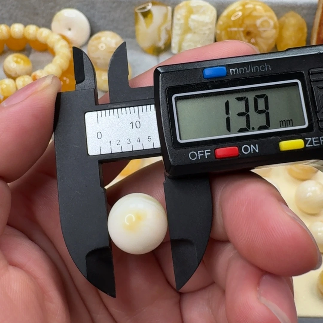 裸石琥珀未镶嵌圆珠