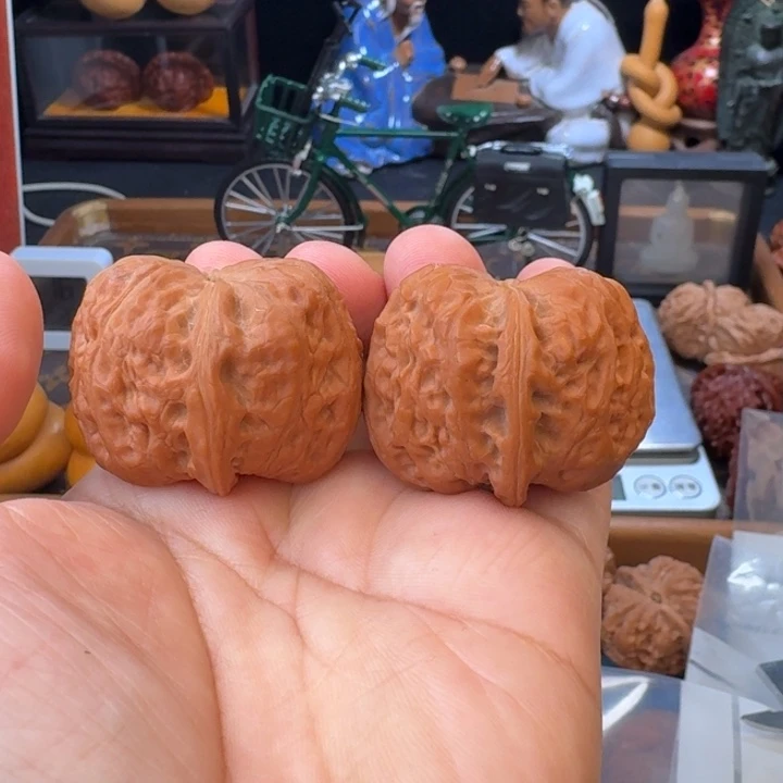 文玩核桃把件金钟