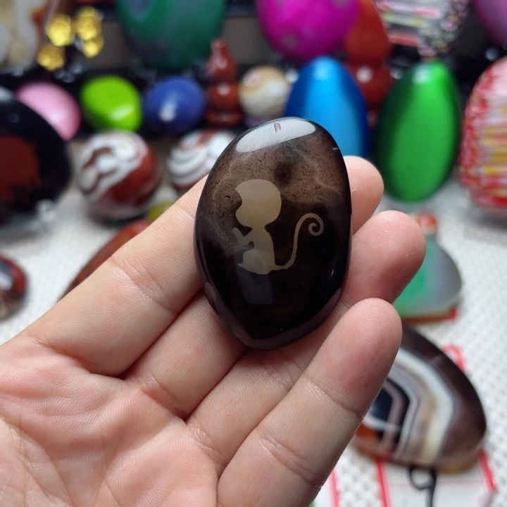 自***博玛瑙/玉髓未镶嵌珠宝半成品