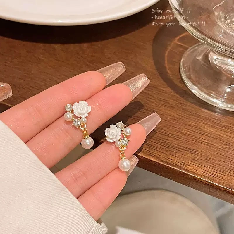 法式山茶花开新款白色花朵耳钉小众温柔甜美耳饰品A262