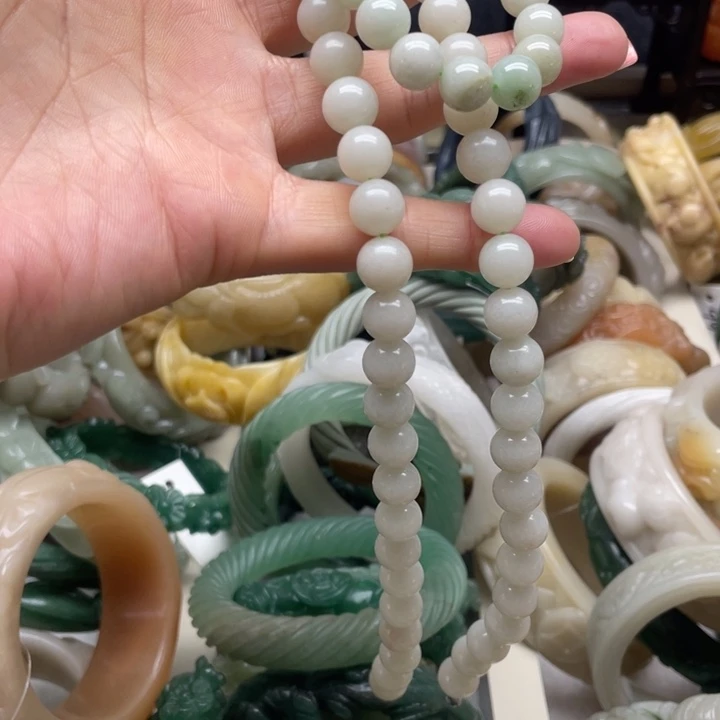 石英岩玉未镶嵌手镯