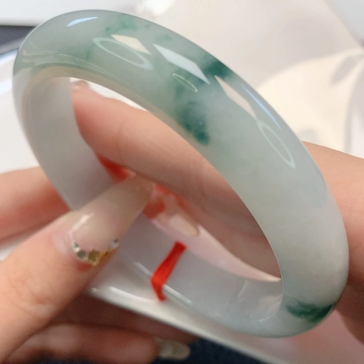 【闪购商品】翡翠手镯未镶嵌61+圈