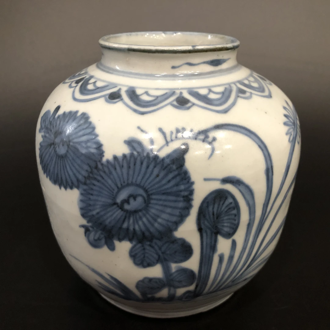 25080586明万历青花花卉纹罐 高13.4cm