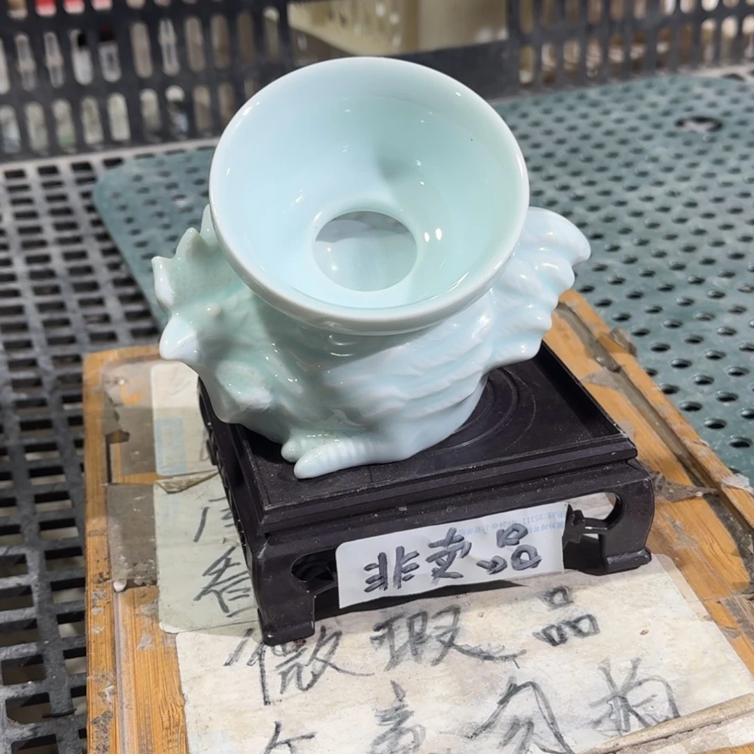 瑕疵介意勿拍陶瓷器皿B352