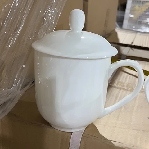 微瑕，不能明火，口径9高11，500毫升1个盖杯骨瓷