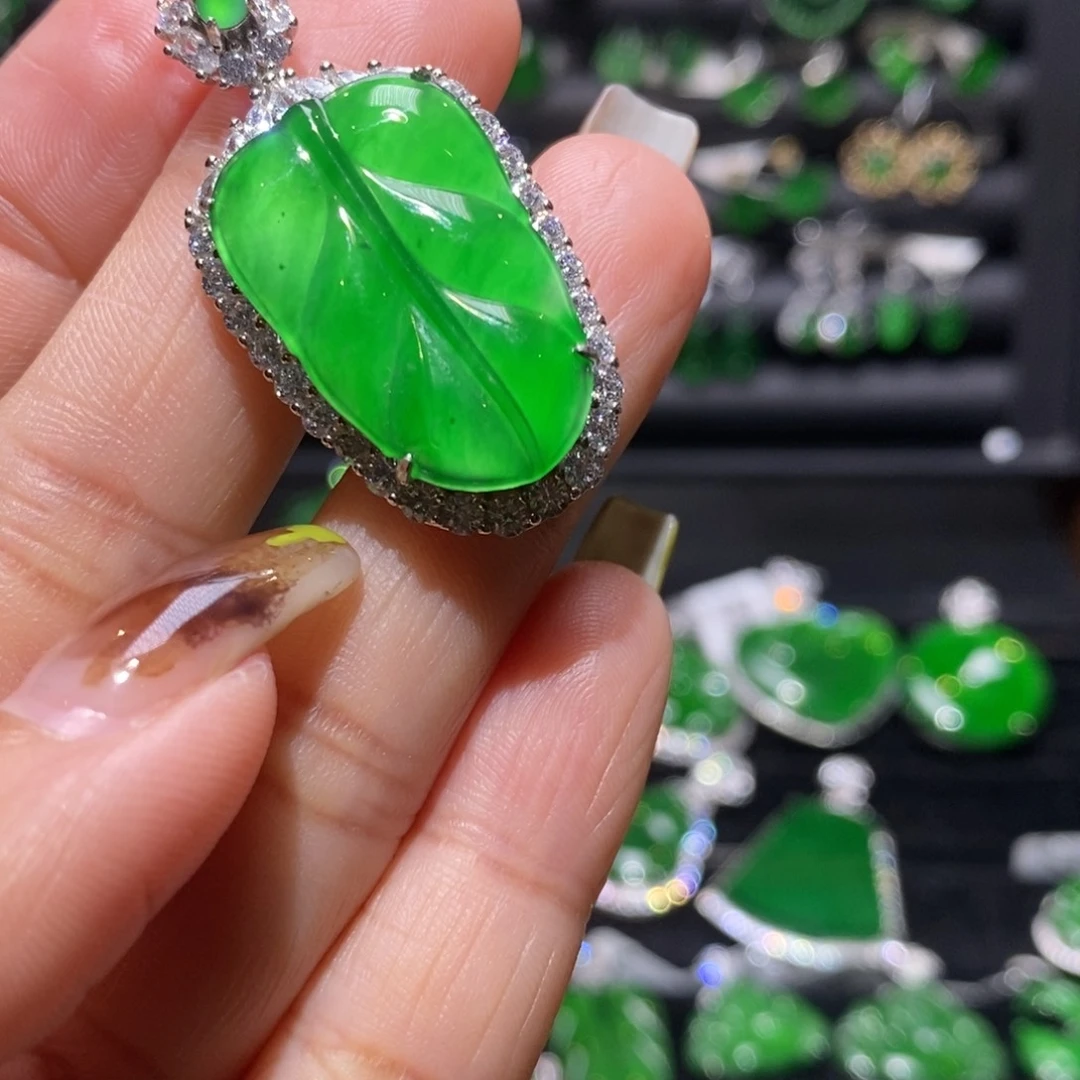 翡翠颈饰银S925镶嵌叶子吊坠