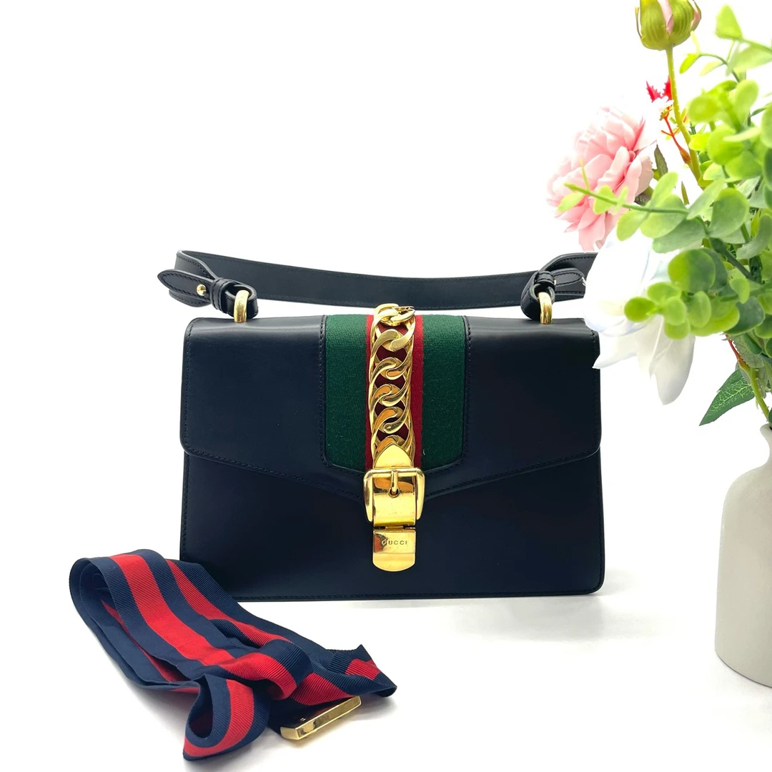 95新 GUCCI/古驰 98新/Sylvie 塞尔维亚中号/黑金/手提单肩斜挎包