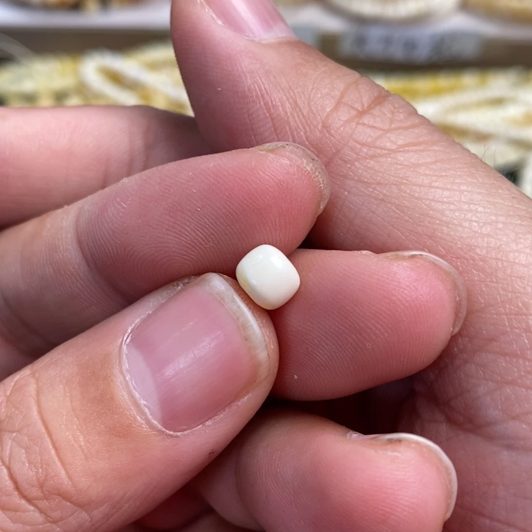 未镶嵌蜜蜡裸石其*7×6mm