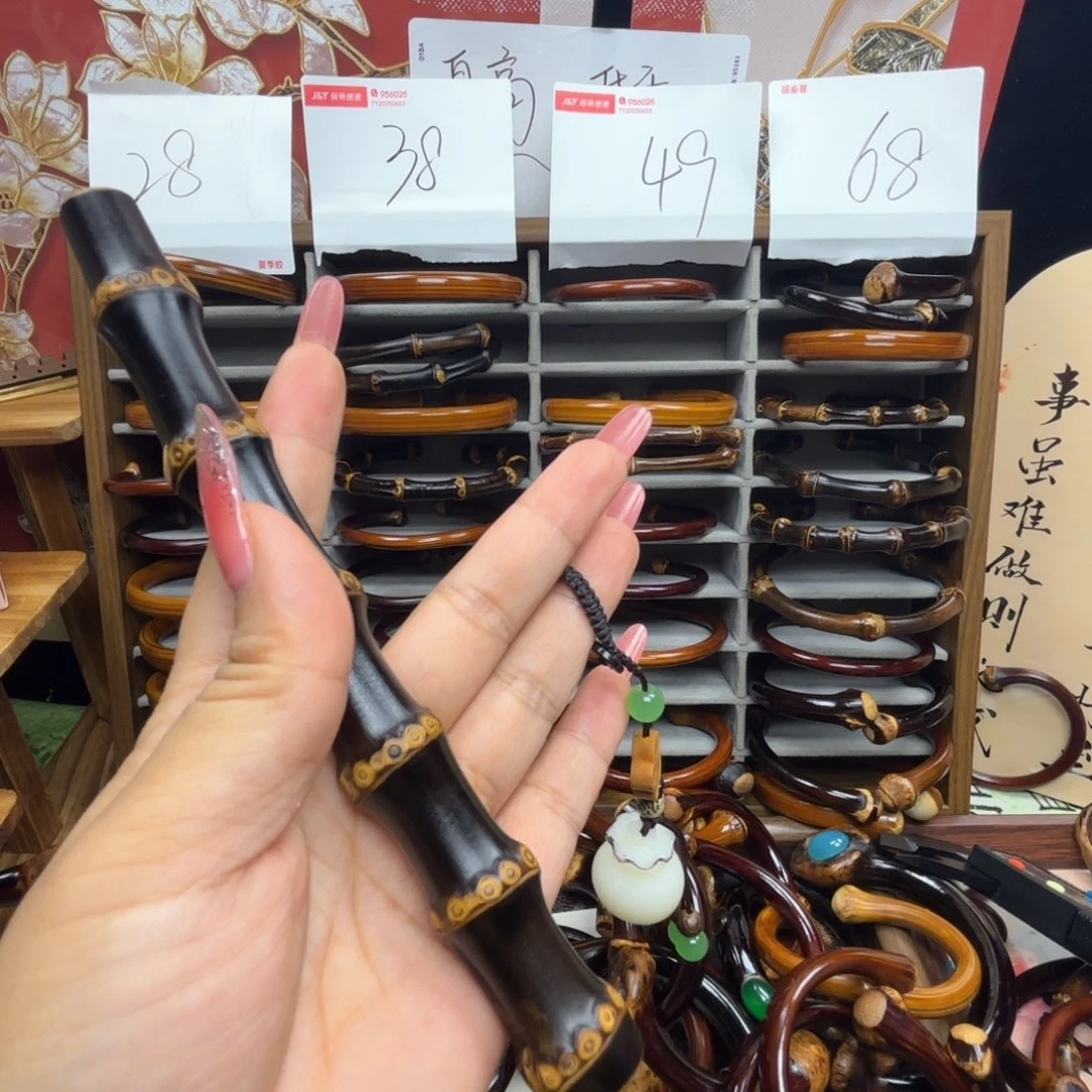 荣***岁木质非金属藤镯子