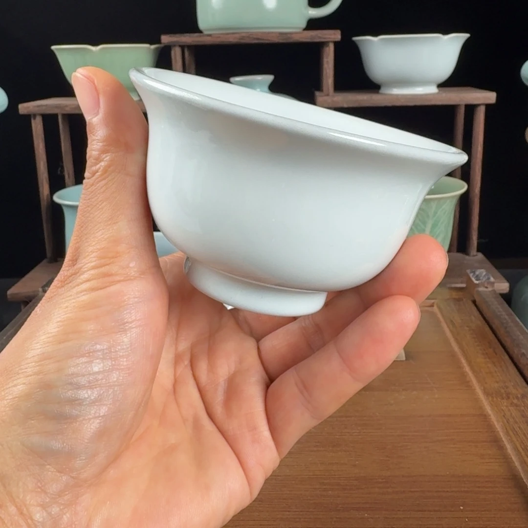 摆件汝瓷月白压手杯