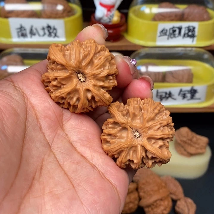 文玩核桃吊坠哈****师40苹果园