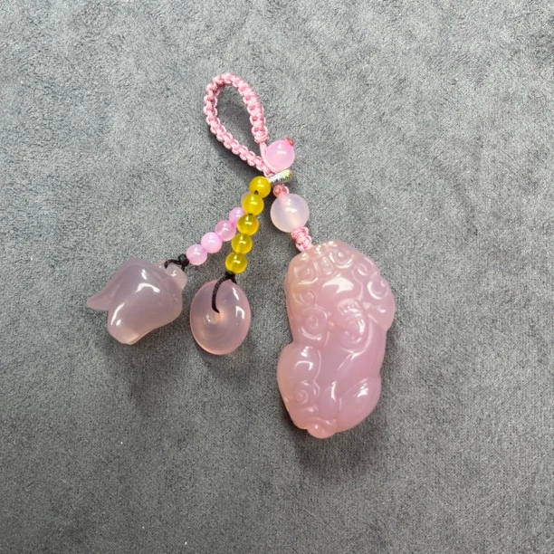 天然玛瑙玉石冰粉色貔貅铃兰花钥匙挂
