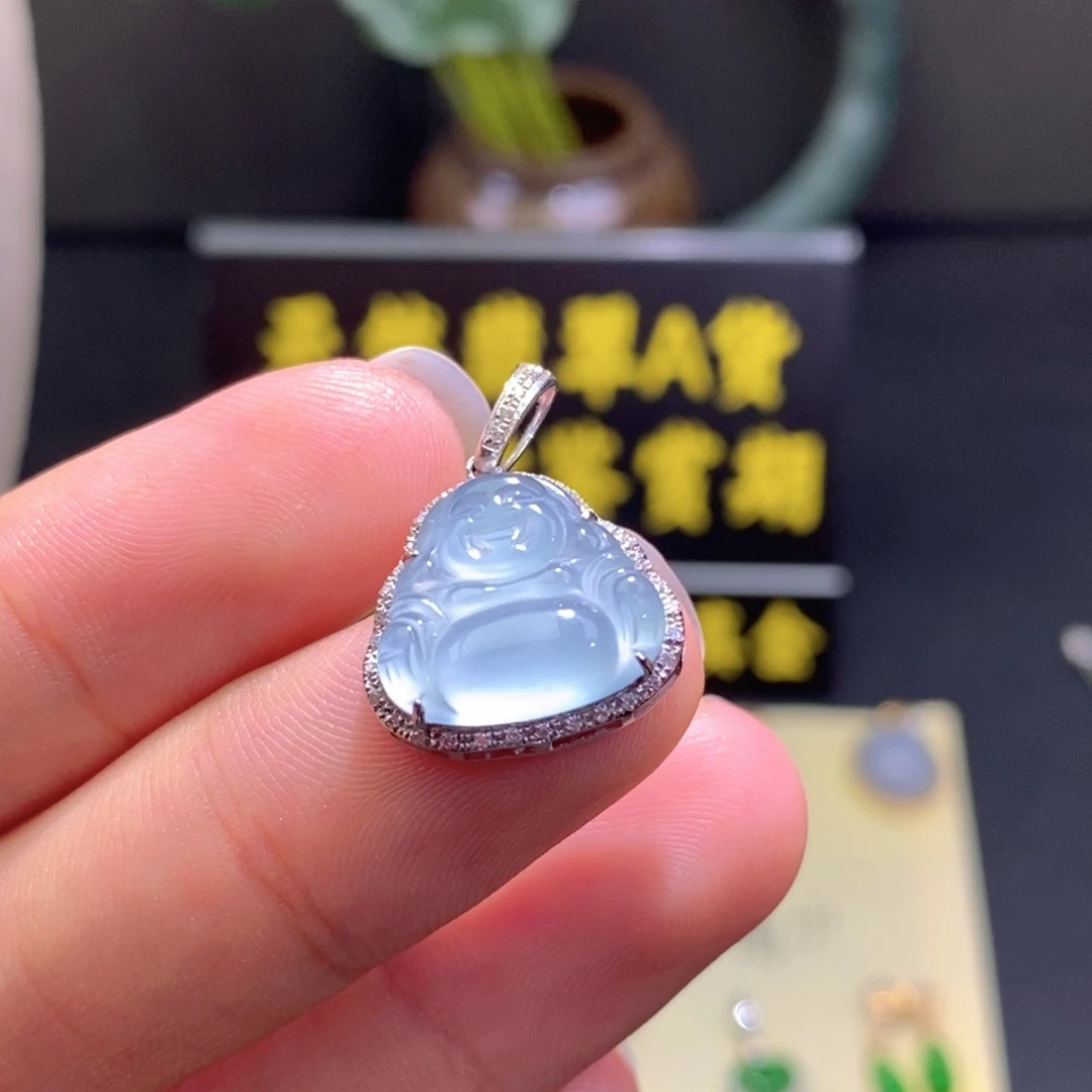 翡翠18K金镶嵌颈饰吊坠