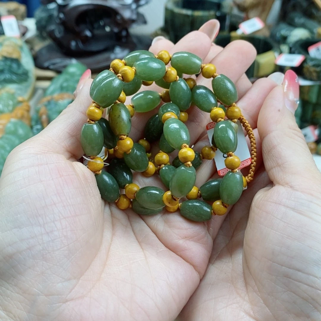 透闪石质玉颈饰未镶嵌东**主