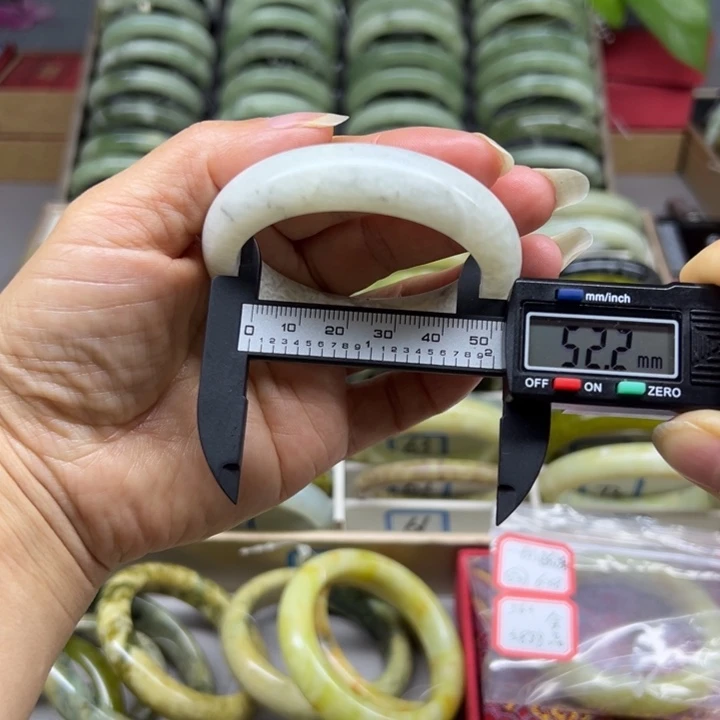 蛇纹石玉未镶嵌手镯61