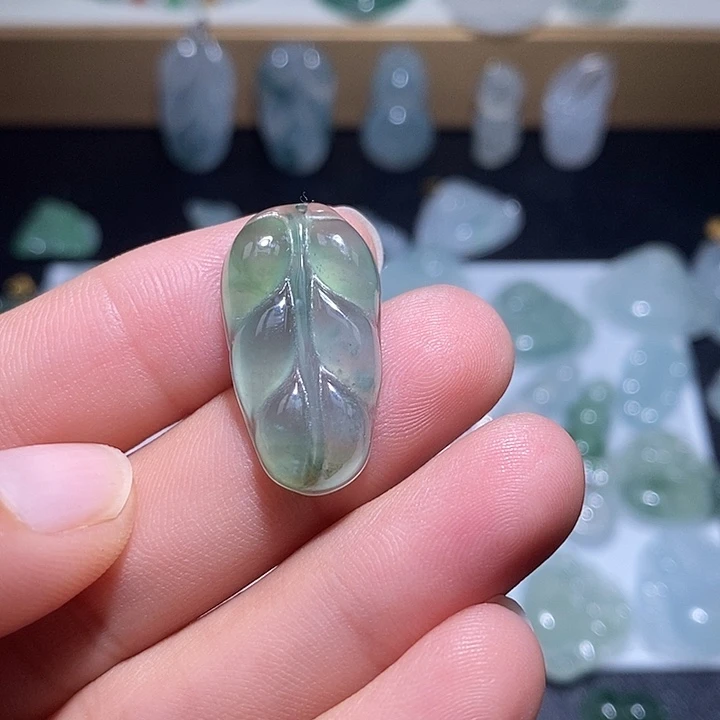 颈饰未镶嵌翡翠叶子