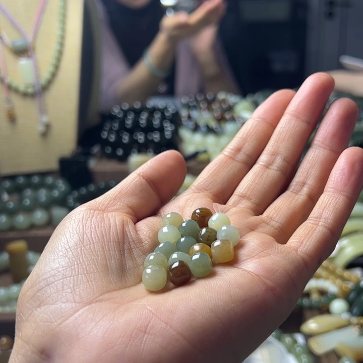 手链未镶嵌和田玉（糖玉）?*杍