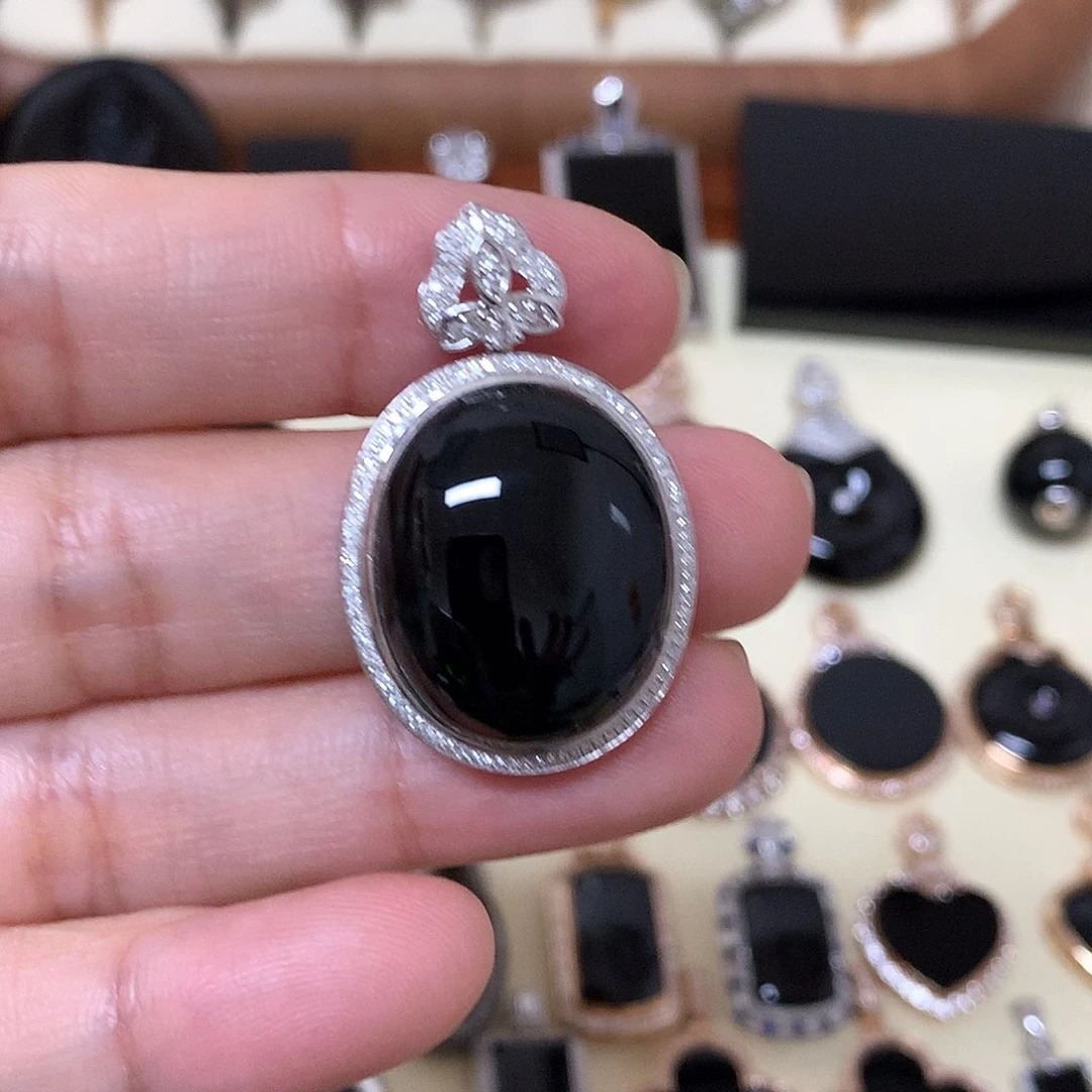 颈饰18K金镶嵌翡翠