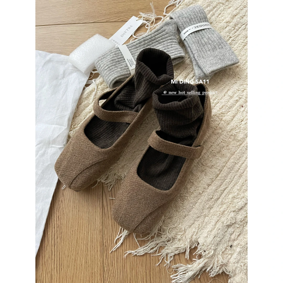 J-1588-11#米町#超好看一字带软底毛呢玛丽珍单鞋(福利)