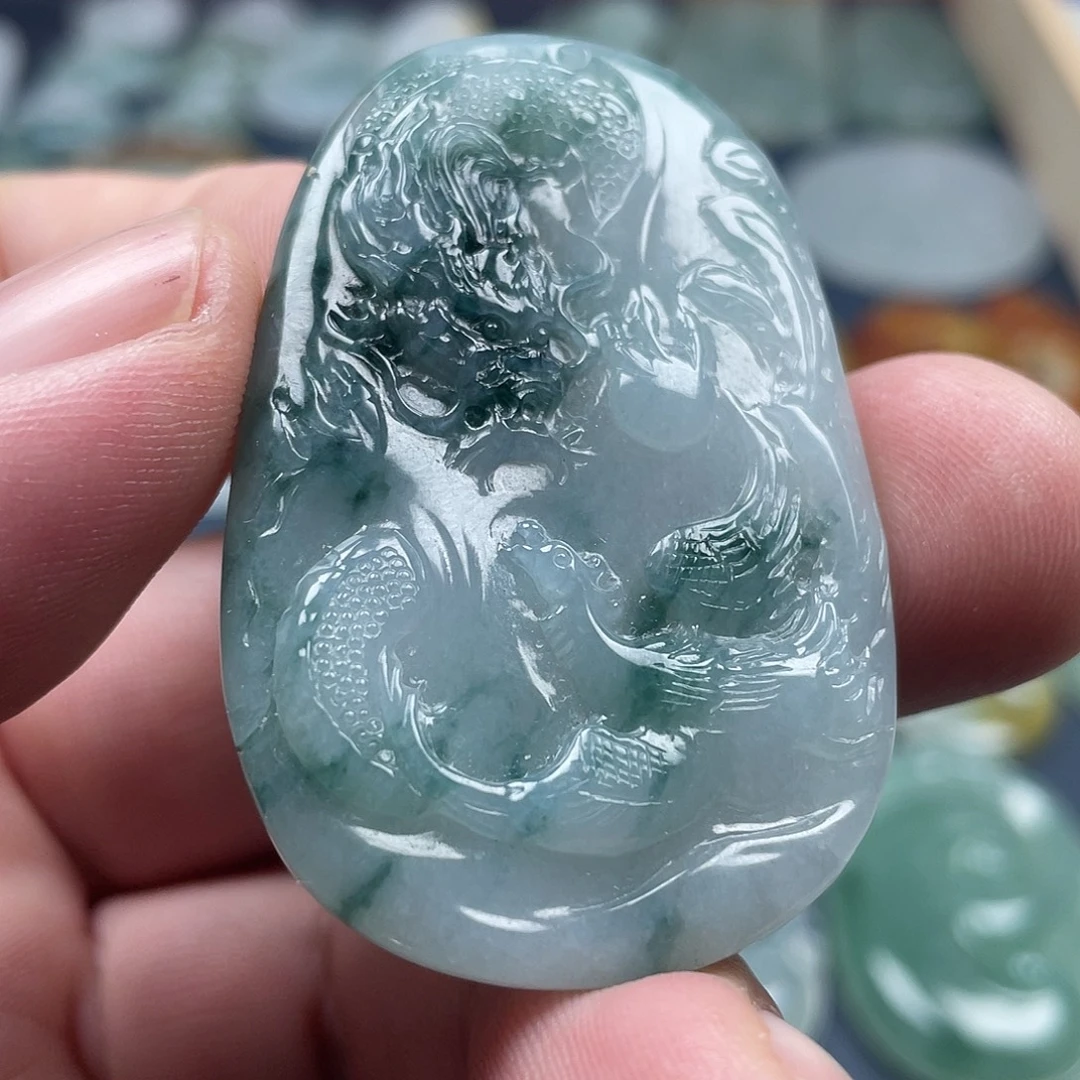 翡翠未镶嵌颈饰龙凤呈祥