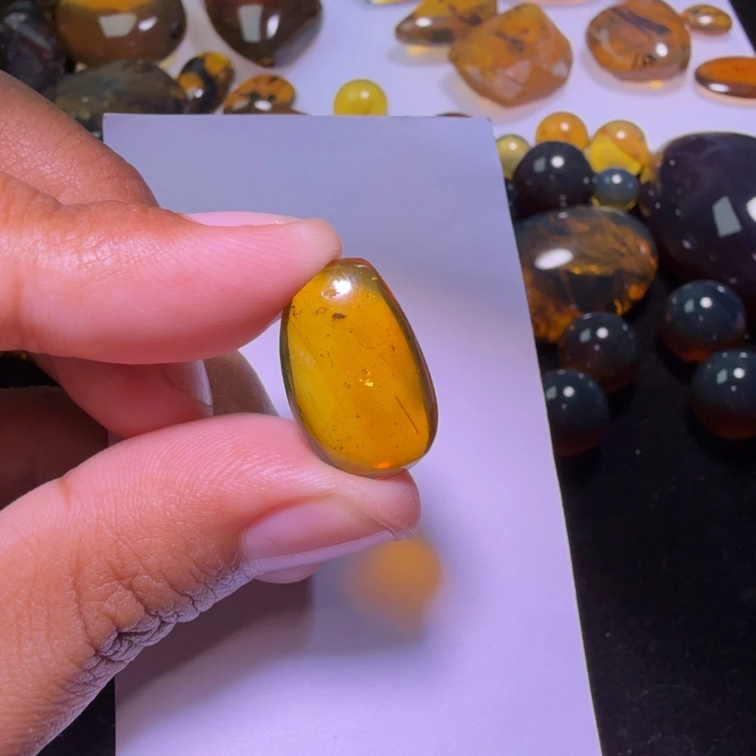 未镶嵌琥珀裸石52
