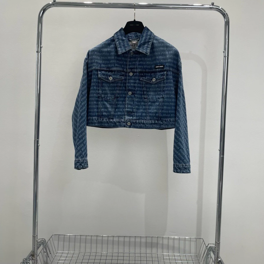 99新 MIU MIU/缪缪 水洗蓝弹幕满印短款牛仔外套 尺码38 yy00249