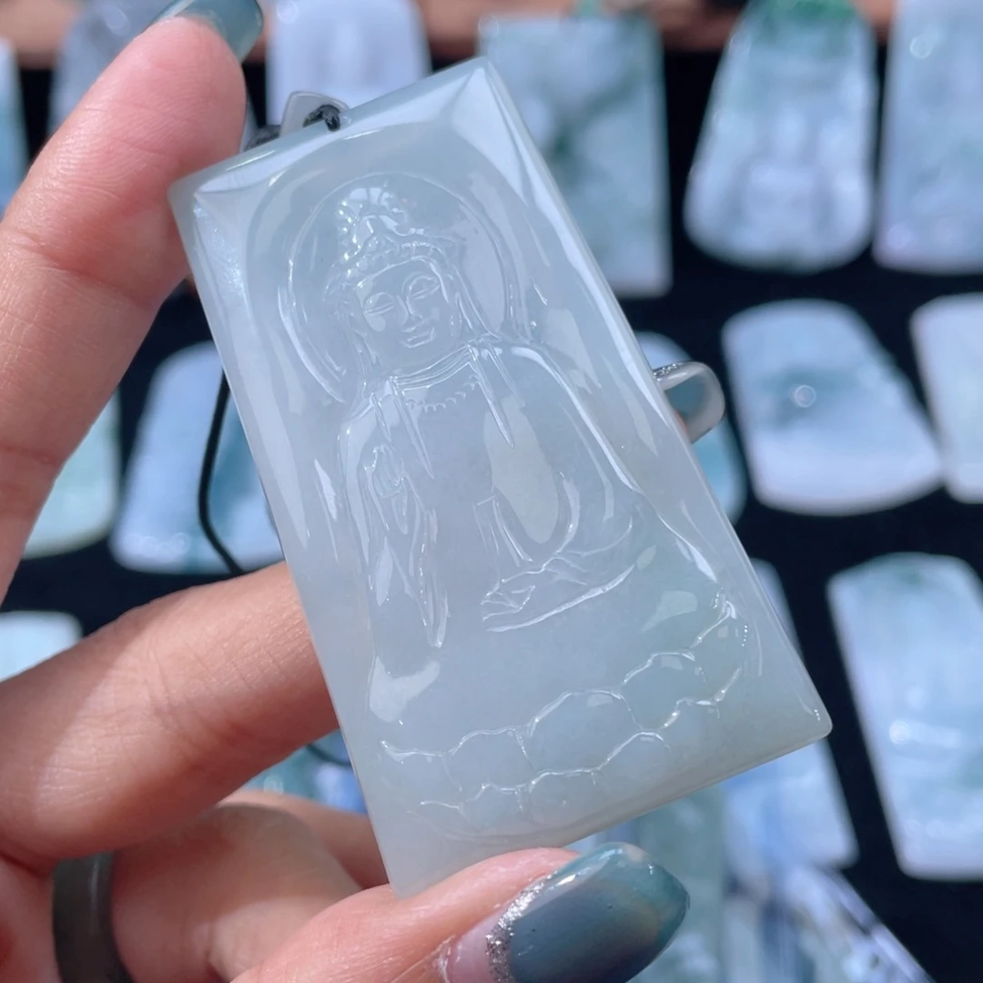 木***人颈饰未镶嵌翡翠观音