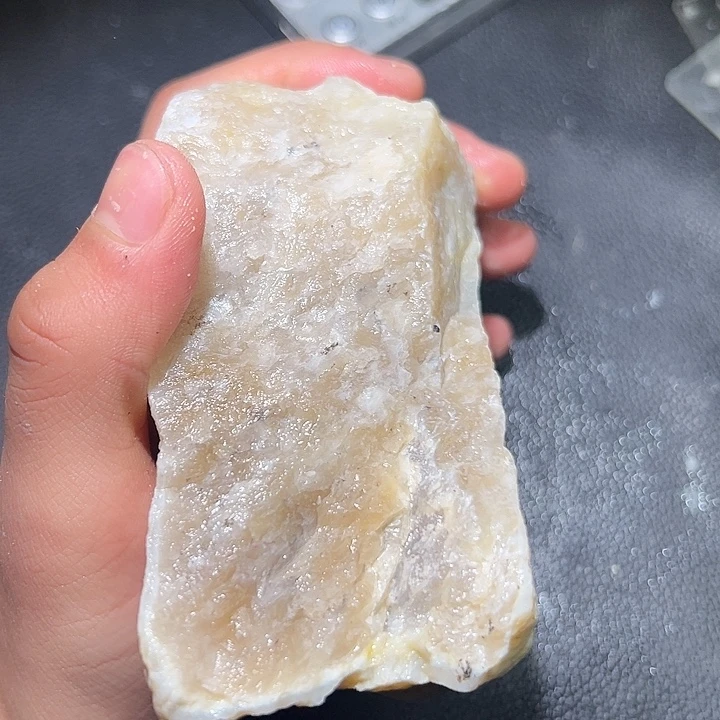 和田玉（糖玉）未镶嵌珠宝奇石