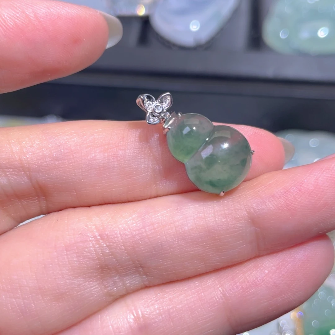 颈饰18K金镶嵌翡翠用****0翡翠