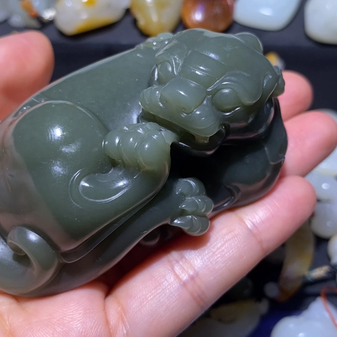 莫***尘和田玉未镶嵌吊坠(不含链)