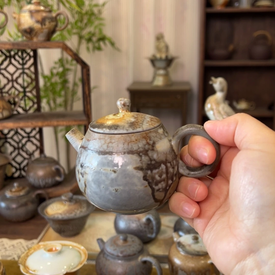 16中白精品龙蛋壶