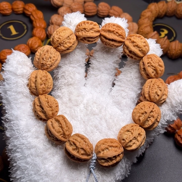 文玩核桃手串八棱