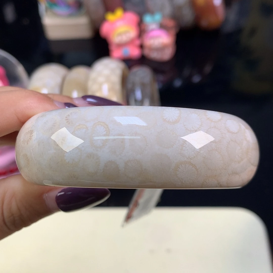 【闪购商品】颈饰未镶嵌硅化珊瑚（珊瑚玉）精品手镯57.2（32号）