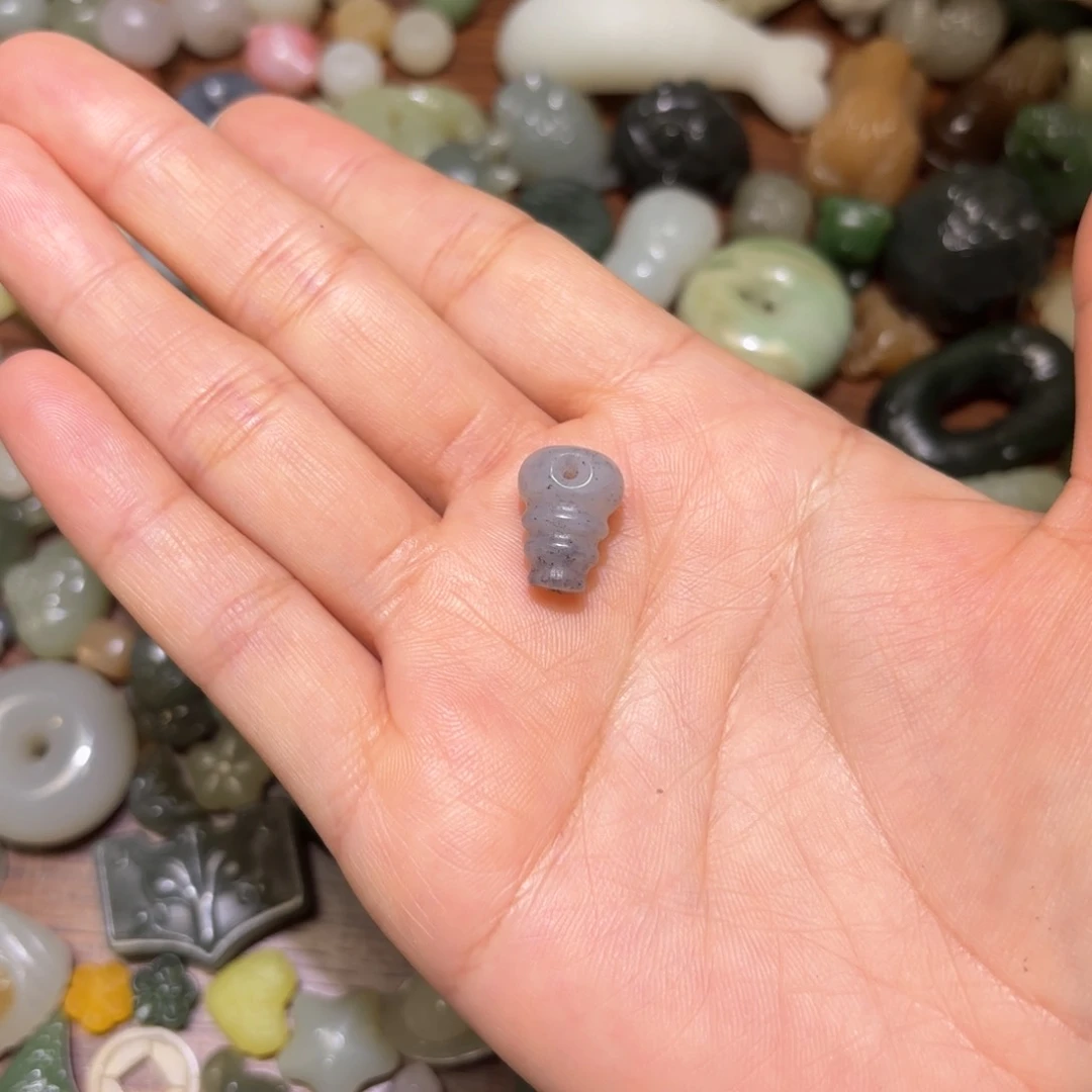 和田玉珠宝半成品未镶嵌飘***埃